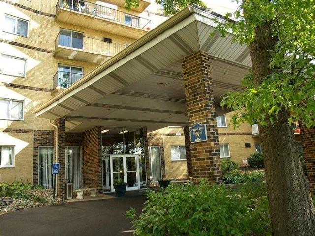 Condo for rent in Chapel Hill, Akron