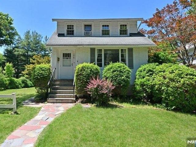 House for sale in Allendale, New Jersey