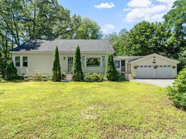 House for sale in Amesbury, Essex County