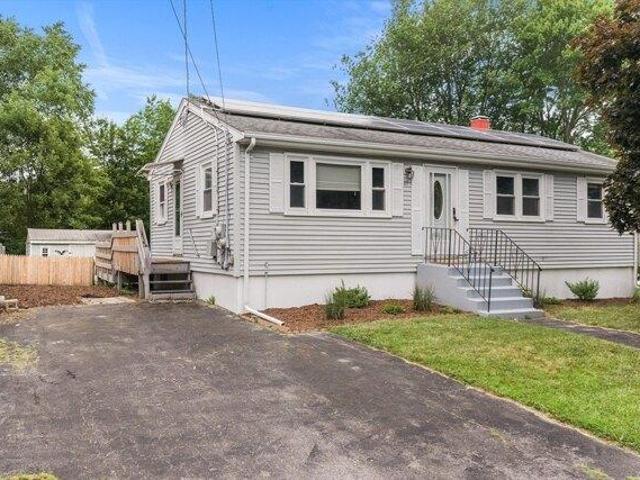 House for sale in Amesbury, Essex County