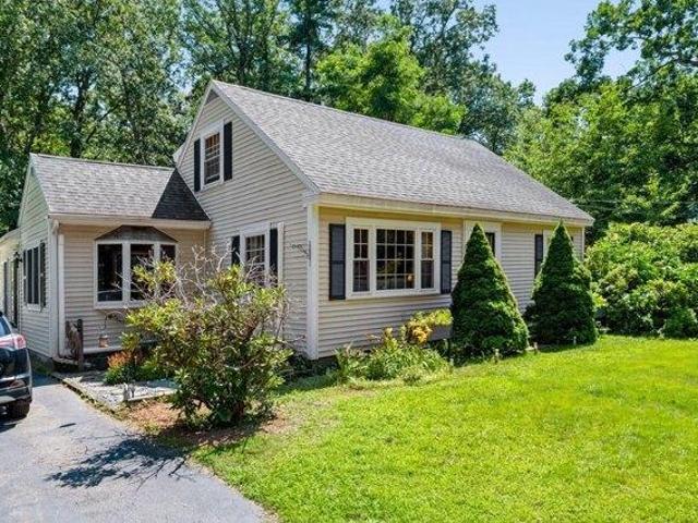 House for sale in Amesbury, Essex County