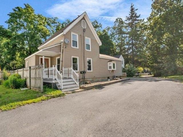 House for sale in Amesbury, Essex County