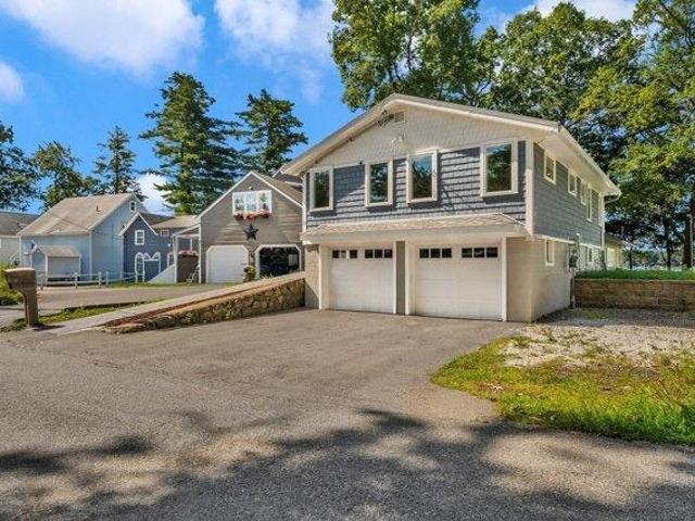 House for sale in Amesbury, Essex County