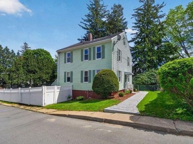House for sale in Amesbury, Essex County