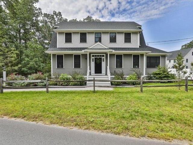 House for sale in Amesbury, Essex County