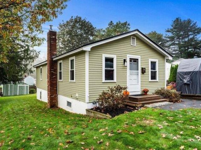 House for sale in Amesbury, Essex County