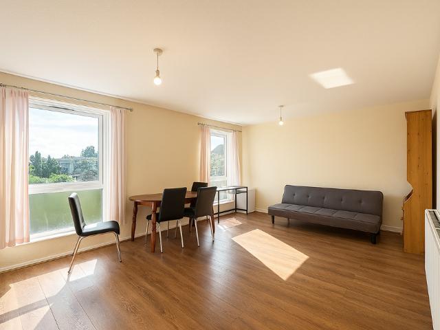 Apartment for rent in Southfields, Greater London