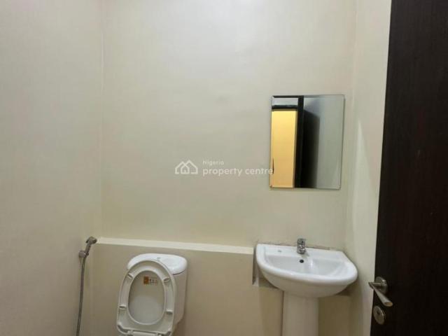 Flat for rent in Eti Osa, Lagos