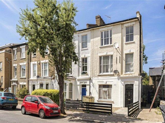 Apartment for sale in Cat Hill, England