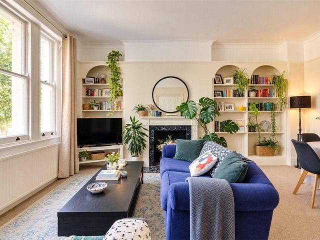 Apartment for sale in Cat Hill, England
