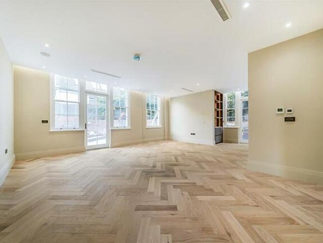 Apartment for sale in Barnet, Hampstead Garden Suburb