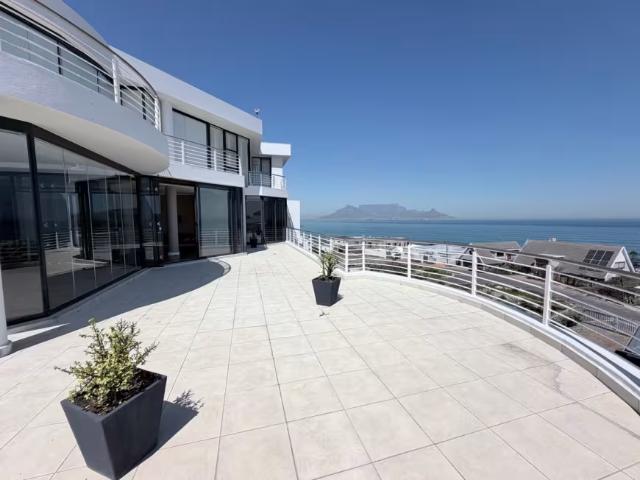Apartment for sale in Bloubergstrand, City of Cape Town