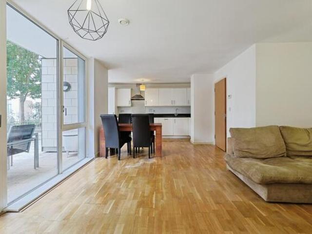 Apartment for sale in London Borough of Hounslow, Greater London