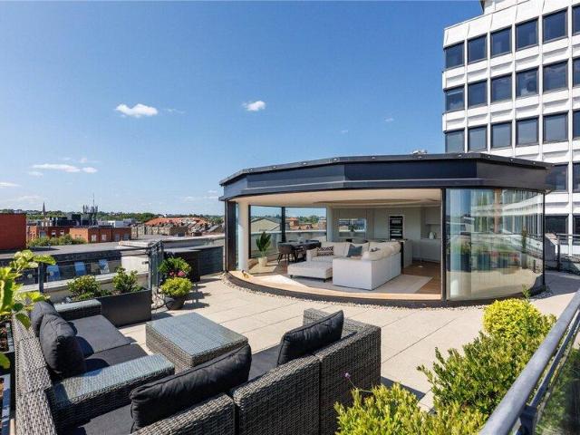 Apartment for sale in Cat Hill, England