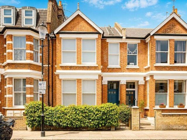 Apartment for sale in Cat Hill, England