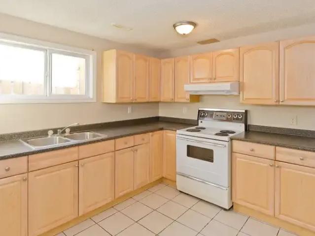 Apartment for rent in Tuxedo Park, Calgary