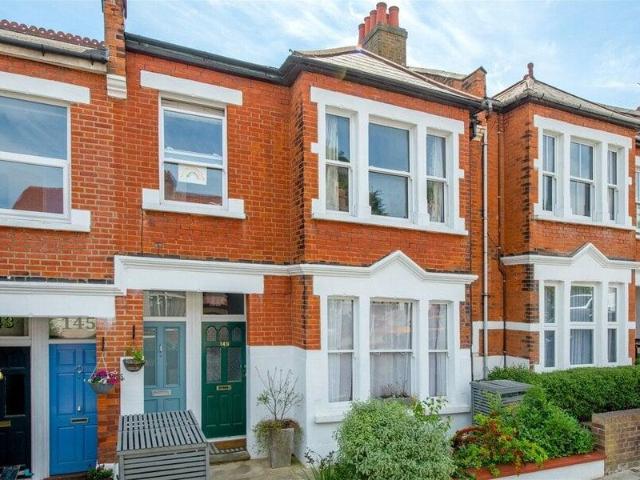 Apartment for sale in Cat Hill, England