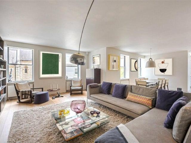 Apartment for sale in Chester Square, Greater London