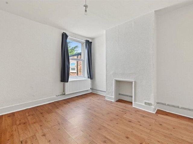 Apartment for rent in Cat Hill, England