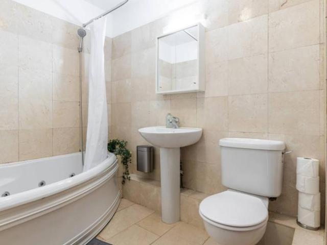 Apartment to rent in Bluebell, North Tipperary