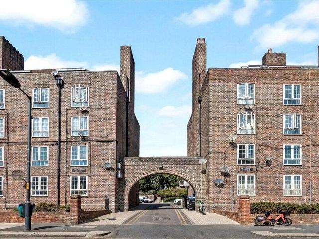 Apartment for sale in London Borough of Southwark, Greater London