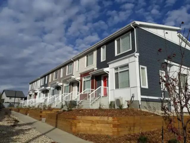 Apartment for rent in Wedgewood, Alberta