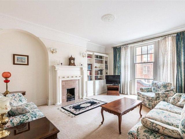 Apartment for sale in Cat Hill, England