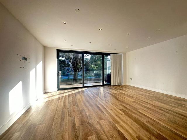 Apartment for rent in Branksome Chine, Branksome Park
