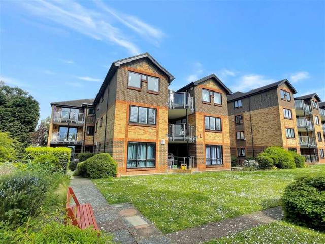 Apartment for sale in Greater London