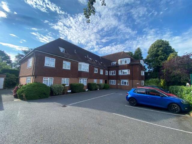Apartment for sale in Beaconsfield, Knotty Green