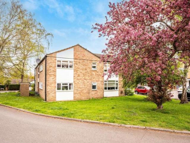 Apartment for sale in Pachesham Park, Surrey