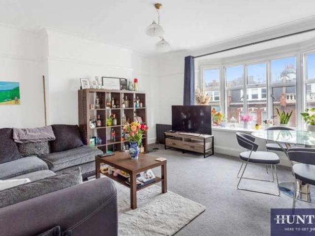 Apartment for sale in West Hampstead, Greater London