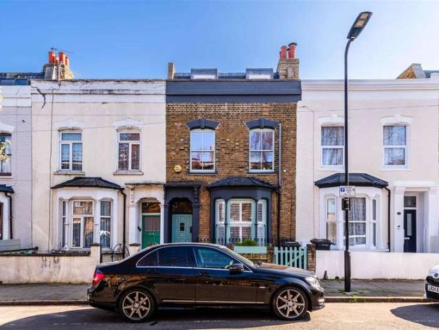 Apartment for sale in Homerton, Greater London