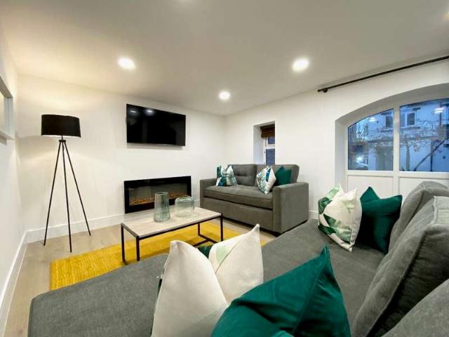 Apartment for sale in Bolton