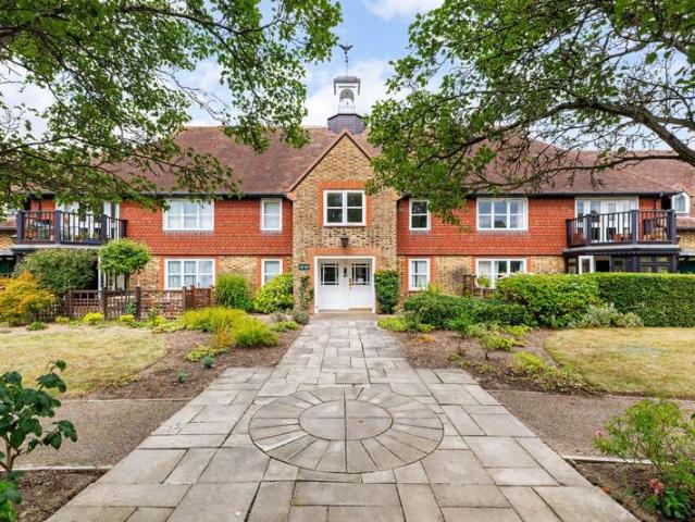 Apartment for sale in Christ's Hospital, Horsham