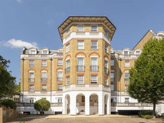 Apartment for sale in Southfields, Greater London