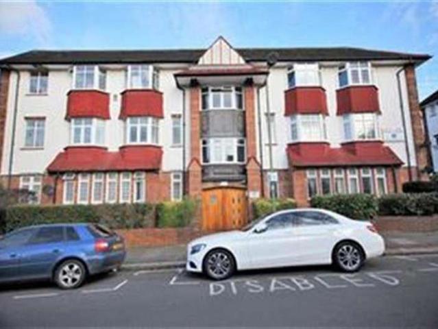 Apartment for sale in Golders Green, Greater London