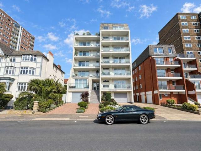 Apartment for sale in Westcliff-on-Sea, Southend-on-Sea
