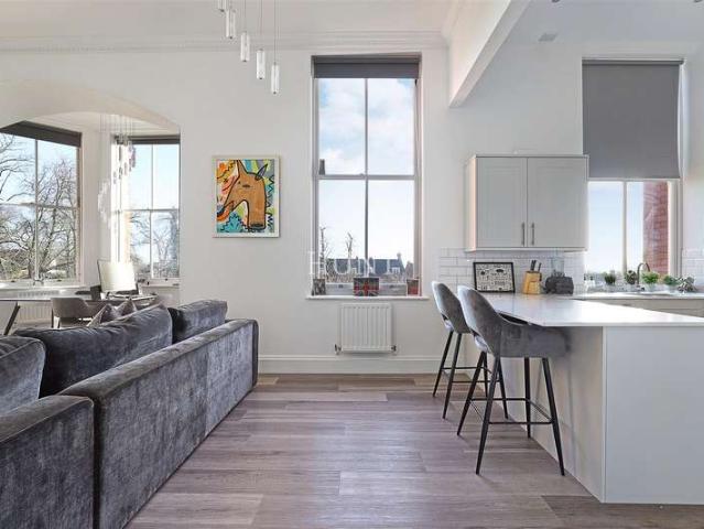 Apartment for rent in Fairlop, Greater London