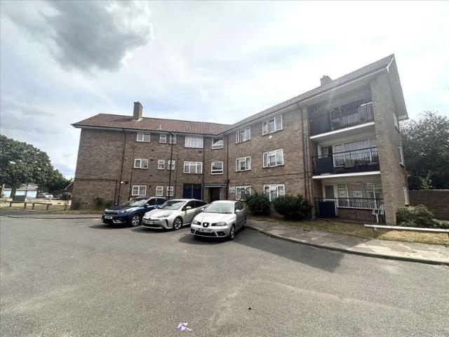 Apartment for sale in London Borough of Hounslow, Feltham