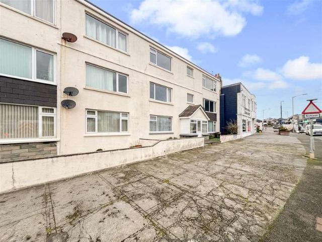 Apartment for sale in Porth, Newquay