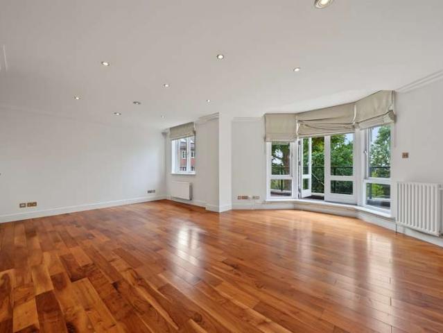 Apartment for sale in West Hampstead, Greater London