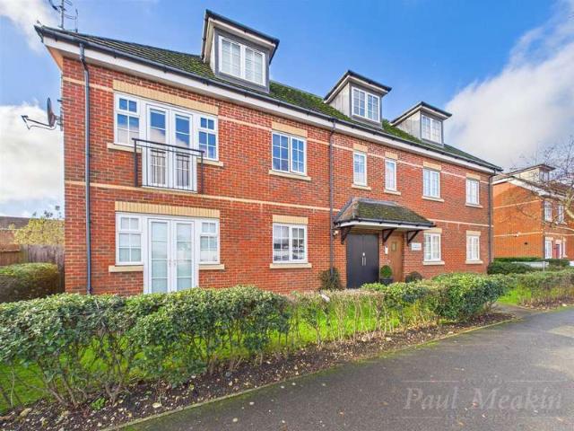 Apartment for sale in London Borough of Croydon, Sanderstead