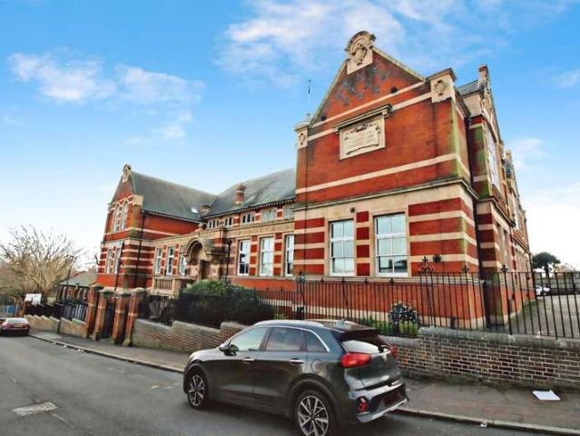 Apartment for sale in Belvedere, Greater London