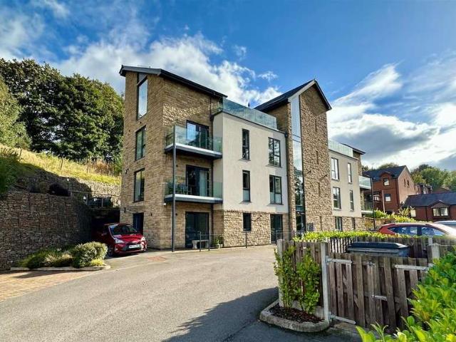 Apartment for sale in Disley