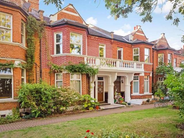 Apartment for sale in Upper Sydenham, Greater London