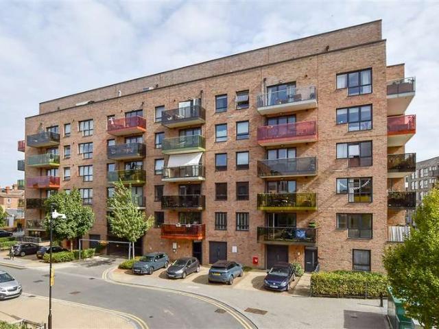 Apartment for sale in Upper Walthamstow, Greater London