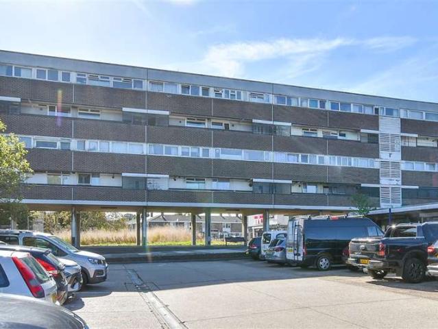 Flat for sale in Lee Chapel, Basildon