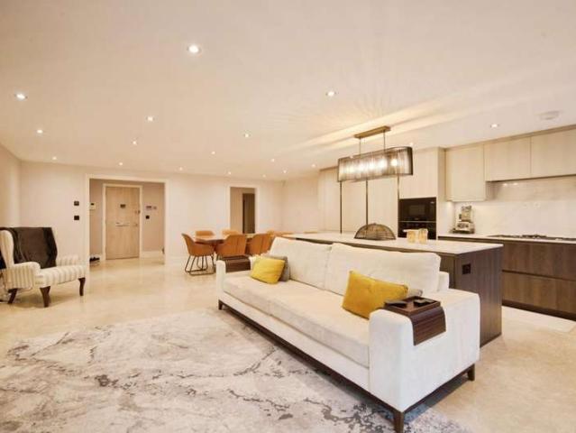 Apartment for sale in Greater London