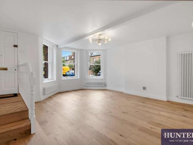 Apartment for sale in West Hampstead, Greater London
